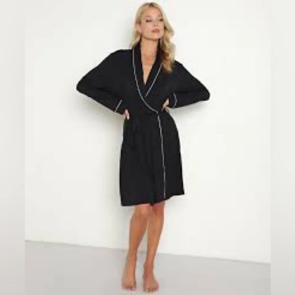 Eberjey Gisele Tuxedo Robe in black with white piping Large